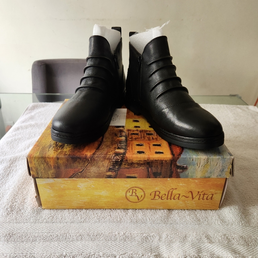 Bella Vita Black Leather Ankle Boots